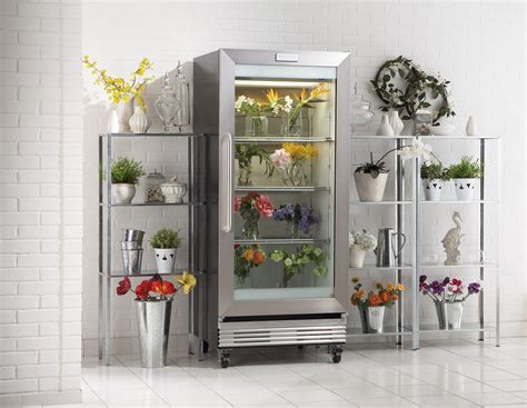 How to Store Flowers in Fridge for Long Time: And Why Bananas Might Be the Secret to Eternal Blooms