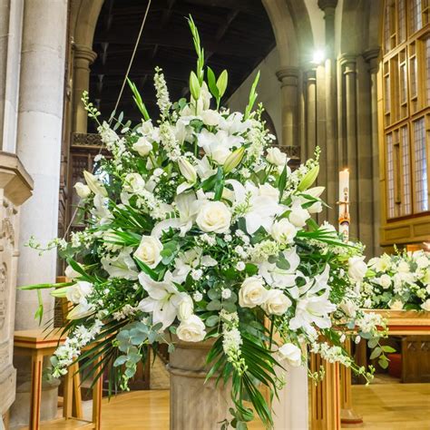 What Kind of Flowers for Funeral: A Discussion on Symbolism, Tradition, and Personal Expression