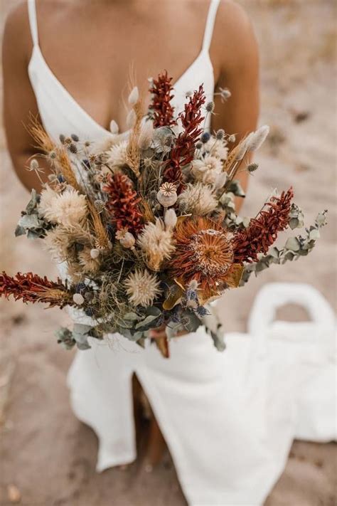 What to Do with Dried Flowers from Wedding: A Symphony of Memories and Creativity